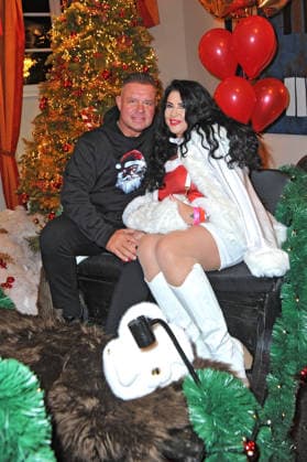 Katy s X-Mas Wonderland 2025 Stefan Braun und Iris Katzenberger ( Klein ) anläßlich der Reality-Stars Party Katy s X-Mas Wonderland 2025 am 02.12.2025 in der Wolkenburg Köln. 20251202MWI100976