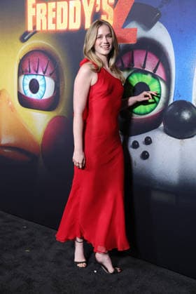 02 December 2025 - Hollywood, California - Elizabeth Lail,. Universal Pictures Five Nights At Freddy s 2 Premiere held at The TCL Chinese Theatre Hollywood USA - ZUMAa123 20251202_zaa_a123_172 Copyright: xADx