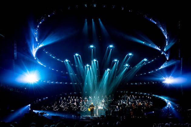 02.12.2025, Midge Ure. 02.12.2025, Die Night of the Proms (NOTP) in der Festhalle Frankfurt. Es ist das 50. Gastspiel in der Gud Stubb der Mainmetropole. Diese und die Veranstaltung am 03.12.2025 sind mit 7.000 bzw. 8.500 Kartenverkäufen ausverkauft. Vor 40 Jahren fand in Antwerpen die erste NOTP statt. Frankfurt Hessen Deutschland