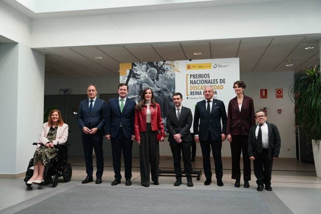 Queen Letizia presents the Queen Letizia National Disability Awards The Mayor of Salamanca, Carlos G Carbayo 2i , the Government Delegate, Nicanor Sen 3d , the President of the Junta de Castilla y León, Alfonso Fernández Manueco 3i , Queen Letizia 4i , the Minister of Social Rights, Consumption and Agenda 2030, Pablo Bustinduy 4d , the Secretary General of the Royal Board on Disability, Rosa Martínez 2d , the Director of the Royal Board on Disability, Jesús Martín Blanco d , during the meeting of the Royal Council of the Royal Board on Disability and presentation of the Queen Letizia National Disability Awards, at CREA Alzheimer, on December 3, 2025, in Salamanca, Castilla León Spain The National Disability Awards are granted by the Royal  Copyright: xManuelxÃngelxLayax 7144850