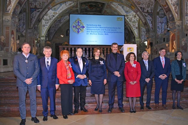 Gruppenbild. Herlinde KOELBL (Foto-Kuenstlerin), v.li:Prof. Dr. Dr. h.c. Ulrich Walter,Prof. Dr. Dr. h.c. Bernd Huber,Herlinde KOELBL.Ralph SIEGEL,Martina GEDECK,Markus SOEDER (Ministerpraesident Bayern und CSU Vorsitzender). Dr. Rachel Salamander, Prof. Dr. Georg Ertl Prof. Dr. Joerg Vogel. Prof. Dr. Maria-Elena Torres-Padilla, Verleihung Bayerischer Maximiliansorden am 03.12.2025 im Antiquariat der Residenz in Muenchen.