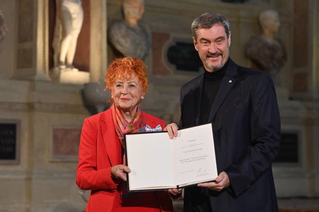 Herlinde KOELBL (Foto-Kuenstlerin), Markus SOEDER (Ministerpraesident Bayern und CSU Vorsitzender). Verleihung Bayerischer Maximiliansorden am 03.12.2025 im Antiquariat der Residenz in Muenchen.