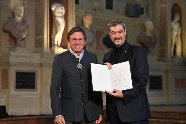 Prof. Dr. Dr. h.c. Ulrich Walter (ehem.Astronaut), Markus SOEDER (Ministerpraesident Bayern und CSU Vorsitzender). Verleihung Bayerischer Maximiliansorden am 03.12.2025 im Antiquariat der Residenz in Muenchen.
