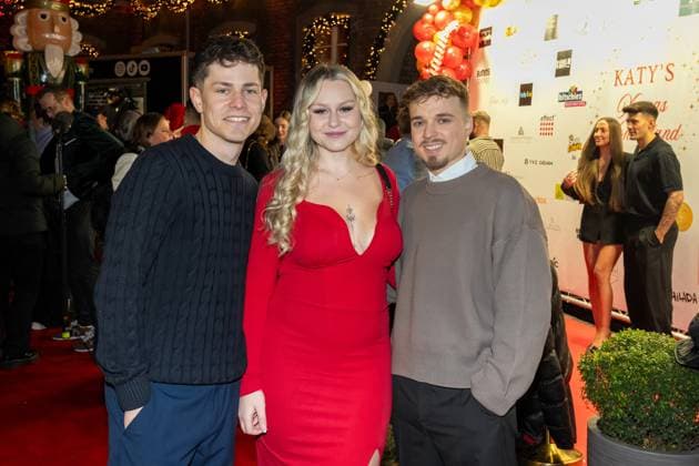 Katys X-mas Wonderland 2025 Marco Strecker, Enrico Baake und Sarah-Jane Wollny bei Katys X-mas Wonderland Event von Kate Merlan in der Wolkenburg Koeln am 02.12.2025. Koeln Wolkenburg Nordrhein-Westfalen