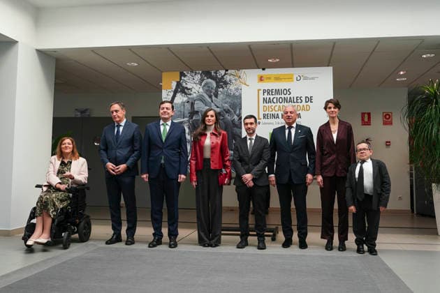 Queen Letizia presents the Queen Letizia National Disability Awards The Mayor of Salamanca, Carlos G Carbayo 2i , the Government Delegate, Nicanor Sen 3d , the President of the Junta de Castilla y León, Alfonso Fernández Manueco 3i , Queen Letizia 4i , the Minister of Social Rights, Consumption and Agenda 2030, Pablo Bustinduy 4d , the Secretary General of the Royal Board on Disability, Rosa Martínez 2d , the Director of the Royal Board on Disability, Jesús Martín Blanco d , during the meeting of the Royal Council of the Royal Board on Disability and presentation of the Queen Letizia National Disability Awards, at CREA Alzheimer, on December 3, 2025, in Salamanca, Castilla León Spain The National Disability Awards are granted by the Royal  Copyright: xManuelxÃngelxLayax 7145442