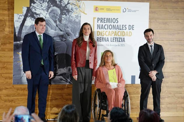 Queen Letizia presents the Queen Letizia National Disability Awards The President of the Junta de Castilla y León, Alfonso Fernández Manueco i , Queen Letizia 2i , the Minister of Social Rights, Consumption and Agenda 2030, Pablo Bustinduy d , during the meeting of the Royal Council of the Board on Disability and presentation of the Queen Letizia National Disability Awards, at CREA Alzheimer, on December 3, 2025, in Salamanca, Castilla Leon Spain The National Disability Awards are granted by the Royal Board on Disability and serve to recognize the work for inclusion and the defense of the rights of people with disabilities Each year they are presented personally by Her Majesty the Queen as honorary president 03 DECEMBER 2025 PATRONATO SOBR  Copyright: xManuelxÃngelxLayax 7145479