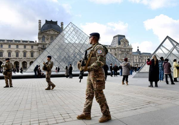 Security Measures At Louvre Museum - Paris The soldiers patrol near the Louvre Museum after the bourglary in the Apollo gallery of the Louvre Museum in Paris, France on December 3, 2025. Photo by Alain Apaydin ABACAPRESS Paris France  Copyright: xApaydinxAlain ABACAx