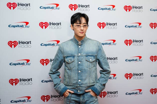 iHeartRadio 106.1 KISS FM s Jingle Ball - Arrivals Kevin Woo attends iHeartRadio 106.1 KISS FM s Jingle Ball 2025 Presented by Capital One at Dickies Arena on December 02, 2025 in Fort Worth, Texas. Forth Worth Dickies Arena Texas USA Copyright: xDarahxHubbard imageSPACEx