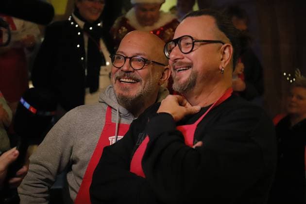 03.12.2025 xphx Frankfurt am Main, RömerBernd-Reisig-Stiftung Helfen Helfen Weihnachtsgans-Essen für hilfebedürftige Menschen in Frankfurt Comedy-Duo MUNDSTUHL - Lars Niedereichholz und Ande Werner