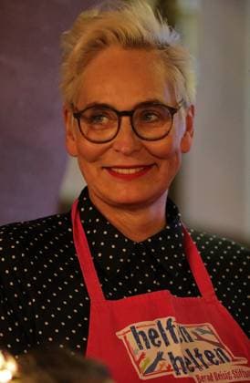 03.12.2025 xphx Frankfurt am Main, RömerBernd-Reisig-Stiftung Helfen Helfen Weihnachtsgans-Essen für hilfebedürftige Menschen in Frankfurt Prominente Kellner - Moderatorin Börbel Schäfer
