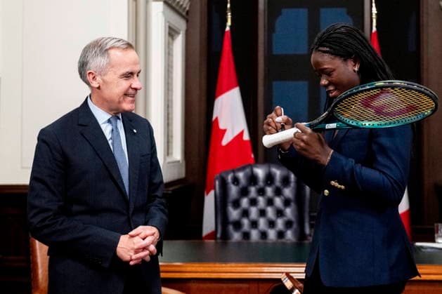 December 3, 2025, Ottawa, On, Canada: Prime Minister Mark Carney, left, watches as Canadian tennis champion Victoria Mboko signs her tennis racket used to win the 2025 National Bank Open in Montreal during a meeting on Parliament Hill in Ottawa, on Wednesday, Dec. 3, 2025. Ottawa Canada  - ZUMAc35_ 20251203_zaf_c35_093 Copyright: xSpencerxColbyx