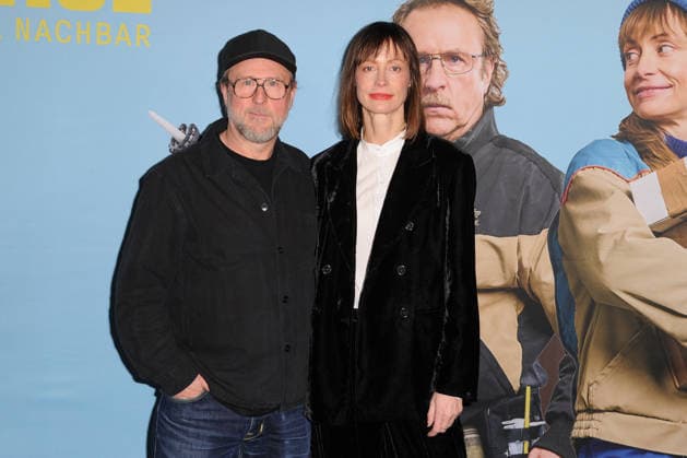 Bjarne Mädel und Katharina Marie Schubert. Fototermin vor der Kino-Preview der NDR Komödie Prange Man ist ja Nachbar im UCI Kino Mundsburg in Hamburg. Hamburg, 03.12.2025 Bitte Bildunterschrift : IMAGO Michael Wigglesworth