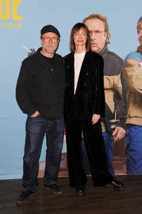 Bjarne Mädel und Katharina Marie Schubert. Fototermin vor der Kino-Preview der NDR Komödie Prange Man ist ja Nachbar im UCI Kino Mundsburg in Hamburg. Hamburg, 03.12.2025 Bitte Bildunterschrift : IMAGO Michael Wigglesworth