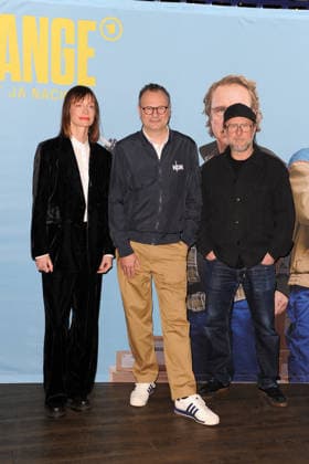 Katharina Marie Schubert, Hendrik Lünenborg und Bjarne Mädel. Fototermin vor der Kino-Preview der NDR Komödie Prange Man ist ja Nachbar im UCI Kino Mundsburg in Hamburg. Hamburg, 03.12.2025 Bitte Bildunterschrift : IMAGO Michael Wigglesworth