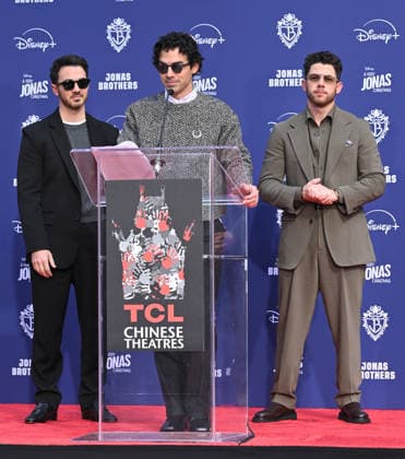 Jonas Brothers Hand and Footprint Ceremony Kevin Jonas, Joe Jonas and Nick Jonas at the Jonas Brothers Hand and Footprint In Cement Ceremony held at the TCL Chinese Theatre on December 3, 2025 in Hollywood, Ca. Hollywood TCL Chinese Theatre California USA Copyright: xLeexWatt AFF-USA.COMx