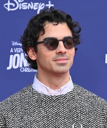 Jonas Brothers Hand and Footprint Ceremony Joe Jonas at the Jonas Brothers Hand and Footprint In Cement Ceremony held at the TCL Chinese Theatre on December 3, 2025 in Hollywood, Ca. Hollywood TCL Chinese Theatre California USA Copyright: xLeexWatt AFF-USA.COMx