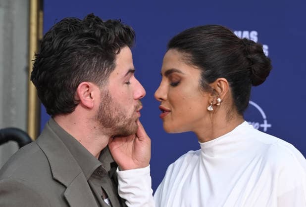 Jonas Brothers Hand and Footprint Ceremony Nick Jonas and Priyanka Chopra Jonas at the Jonas Brothers Hand and Footprint In Cement Ceremony held at the TCL Chinese Theatre on December 3, 2025 in Hollywood, Ca. Hollywood TCL Chinese Theatre California USA Copyright: xLeexWatt AFF-USA.COMx