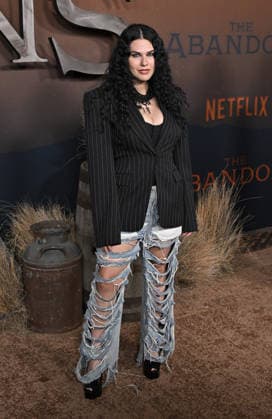 ˜The Abandons™ Premiere Jess Adams arriving to Netflix™s The Abandons™ premiere held at the Netflix Tudum Theater on December 3, 2025 in Hollywood, Ca. Hollywood Netflix Tudum Theater California USA Copyright: xStarbuck AFF-USA.COMx