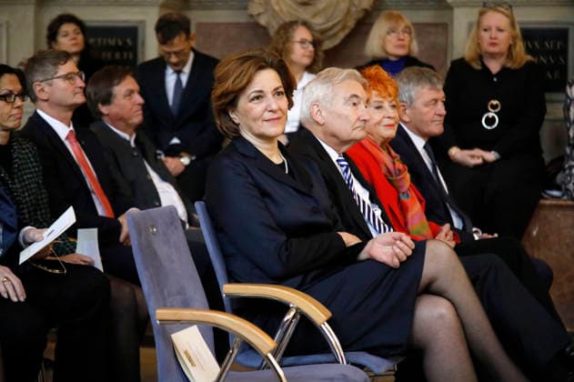 Martina Gedeck bei der Auszeichnung mit dem Bayerischen Maximiliansorden durch den Ministerpräsidenten des Freistaates Bayern im Antiquarium der Münchner Residenz. München, 03.12.2025