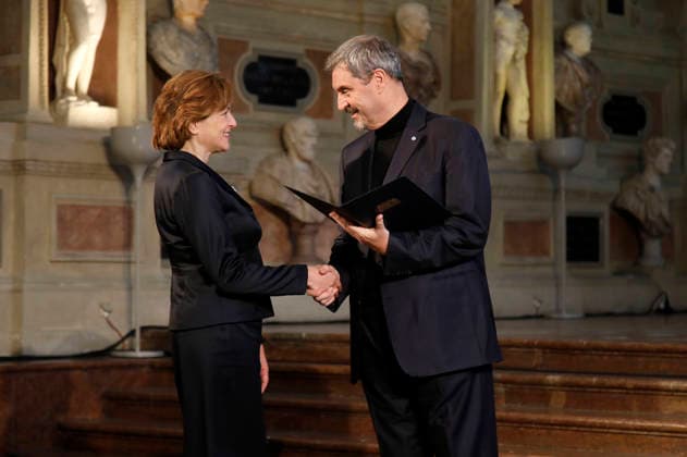 Martina Gedeck und Markus Söder bei der Auszeichnung mit dem Bayerischen Maximiliansorden durch den Ministerpräsidenten des Freistaates Bayern im Antiquarium der Münchner Residenz. München, 03.12.2025