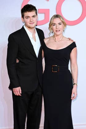 Joe Anders mit Mutter Kate Winslet bei der Weltpremiere des Kinofilms Goodbye June im Curzon Mayfair. London, 03.12.2025
