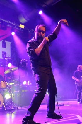 Neil Fallon von der Band Clutch bei einem Konzert im Huxleys Neue Welt in Berlin, 3. Dezember 2025. Clutch Konzert Berlin
