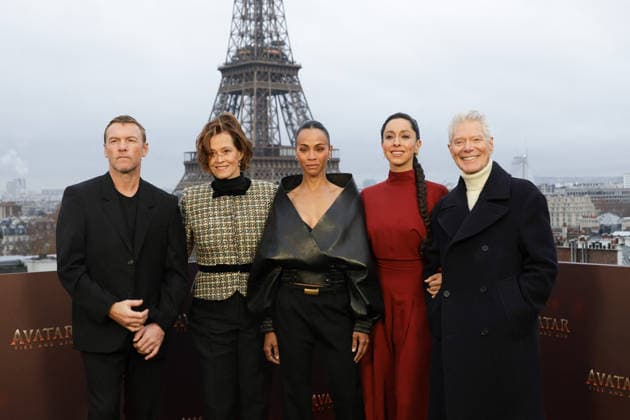 Sam Worthington, Sigourney Weaver, Zoe Saldana, Oona Castilla Chaplin et Stephen Lang Photocall for the film Avatar Fire and Ash Avatar de Feu et de Cendres at the Shangri La Hotel in Paris on December 4, 2025 Coadic Guirec Bestimage Photocall for the film Avatar Fire and Ash at the Shangri La Hotel in Paris on December 4, 2025 Paris France  Copyright: xCOADICxGUIRECx xBESTIMAGExCOADICxGUIRECx xBESTIMAGEx