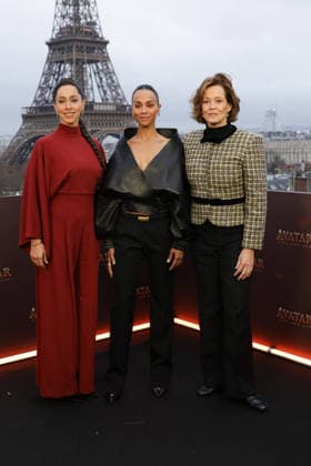 Oona Castilla Chaplin, Zoe Saldana et Sigourney Weaver Photocall for the film Avatar Fire and Ash Avatar de Feu et de Cendres at the Shangri La Hotel in Paris on December 4, 2025 Coadic Guirec Bestimage Photocall for the film Avatar Fire and Ash at the Shangri La Hotel in Paris on December 4, 2025 Paris France  Copyright: xCOADICxGUIRECx xBESTIMAGExCOADICxGUIRECx xBESTIMAGEx