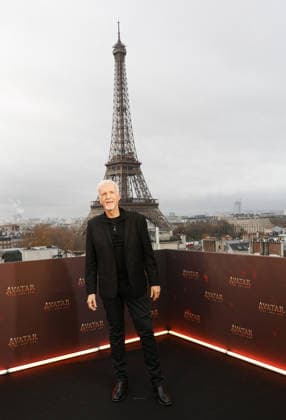 James Cameron Photocall for the film Avatar Fire and Ash Avatar de Feu et de Cendres at the Shangri La Hotel in Paris on December 4, 2025 Coadic Guirec Bestimage Photocall for the film Avatar Fire and Ash at the Shangri La Hotel in Paris on December 4, 2025 Paris France  Copyright: xCOADICxGUIRECx xBESTIMAGExCOADICxGUIRECx xBESTIMAGEx
