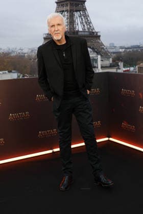James Cameron Photocall for the film Avatar Fire and Ash Avatar de Feu et de Cendres at the Shangri La Hotel in Paris on December 4, 2025 Coadic Guirec Bestimage Photocall for the film Avatar Fire and Ash at the Shangri La Hotel in Paris on December 4, 2025 Paris France  Copyright: xCOADICxGUIRECx xBESTIMAGExCOADICxGUIRECx xBESTIMAGEx