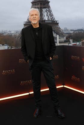 James Cameron Photocall for the film Avatar Fire and Ash Avatar de Feu et de Cendres at the Shangri La Hotel in Paris on December 4, 2025 Coadic Guirec Bestimage Photocall for the film Avatar Fire and Ash at the Shangri La Hotel in Paris on December 4, 2025 Paris France  Copyright: xCOADICxGUIRECx xBESTIMAGExCOADICxGUIRECx xBESTIMAGEx