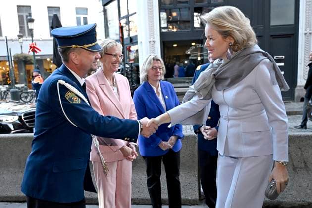 Queen Mathilde visits the Emergency Victim Assistance (EVA) BRUSSELS, BELGIUM - DECEMBER 04 : Queen Mathilde visits the Emergency Victim Assistance (EVA) unit of the Brussels Capital Ixelles police zone. EVA, created five years ago, is a specialised police service that supports victims of sexual and or domestic violence (Presentation of the EVA unit, visit to the video-recorded interview room and explanations by two members of the unit, tour of the victim interview room, presentation and testimony from a victim and meeting with the judicial assistance dog) on December 4, 2025 in Brussels, Belgium, 04 12 2025 Brussels Belgium  Copyright: xDidierxLebrunx