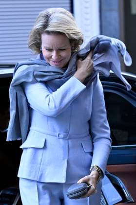 Queen Mathilde visits the Emergency Victim Assistance (EVA) BRUSSELS, BELGIUM - DECEMBER 04 : Queen Mathilde visits the Emergency Victim Assistance (EVA) unit of the Brussels Capital Ixelles police zone. EVA, created five years ago, is a specialised police service that supports victims of sexual and or domestic violence (Presentation of the EVA unit, visit to the video-recorded interview room and explanations by two members of the unit, tour of the victim interview room, presentation and testimony from a victim and meeting with the judicial assistance dog) on December 4, 2025 in Brussels, Belgium, 04 12 2025 Brussels Belgium  Copyright: xDidierxLebrunx