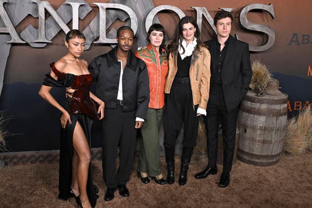 Natalia del Riego, Lamar Johnson, Lena Headey, Diana Silvers und Nick Robinson bei der Premiere der Netflix-Serie The Abandons im Netflix Tudum Theater. Los Angeles, 03.12.2025