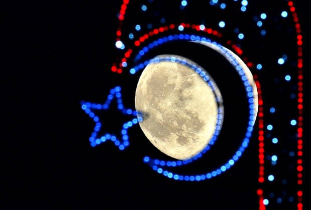 Full moon rises over Kars, Turkiye KARS, TURKIYE - DECEMBER 4: The full moon is seen behind a Turkish flag shaped light in Sarikamis district of Kars, Turkiye on December 4, 2025. Huseyin Demirci Anadolu Kars Turkey. Editorial use only. Please get in touch for any other usage.  Copyright: x2025xAnadoluxHuseyinxDemircix