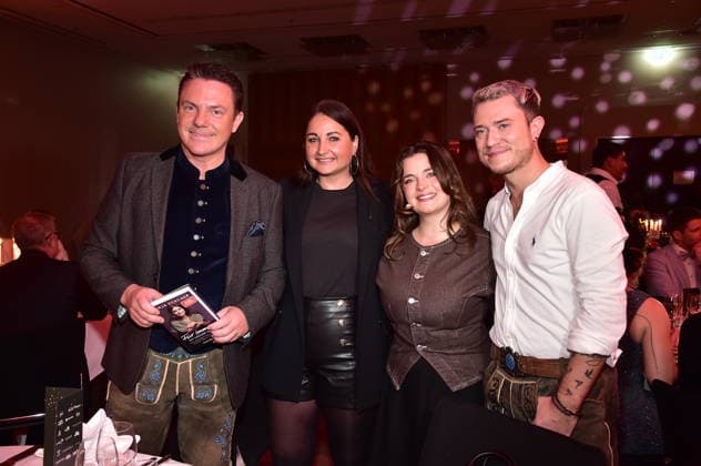 2. Kindeswohl-Berlin Charity Gala 2025 Stefan Mross mit Freundin Eva Luginger, Ronja Forcher, Max Weidner Im Saal zur 2. Kindeswohl-Berlin Charity Gala 2025Ò im Hotel Pullman Berlin Schweizerhof in Berlin am 04.12.2025
