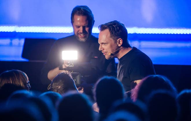2025.12.04 Sparkassen-Arena Zwickau - Ralf Schmitz begeistert mit Schmitzfindigkeiten in der ausverkauften Sparkassen-Arena Zwickau
