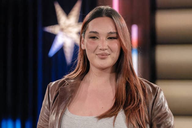 Kölner Treff am 05. Dezember 2025. Im Bild das Model Alex Mariah Peter. Sie gewann als erste Transfrau den Wettbewerb um Germany™s Next Topmodel. Susan Link und Micky Beisenherz befragten ihre Gäste auf ihre eigene Art mit spannenden Ergebnissen. Köln Nordrhein-Westfalen Deutschland