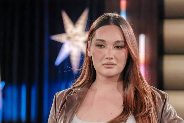 Kölner Treff am 05. Dezember 2025. Im Bild das Model Alex Mariah Peter. Sie gewann als erste Transfrau den Wettbewerb um Germany™s Next Topmodel. Susan Link und Micky Beisenherz befragten ihre Gäste auf ihre eigene Art mit spannenden Ergebnissen. Köln Nordrhein-Westfalen Deutschland