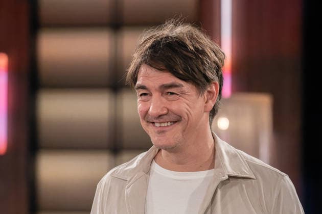 Kölner Treff am 05. Dezember 2025. Im Bild der Comedian, Stimmenimitator, Parodist, Schauspieler und Sänger Matze Knop. Susan Link und Micky Beisenherz befragten ihre Gäste auf ihre eigene Art mit spannenden Ergebnissen. Köln Nordrhein-Westfalen Deutschland
