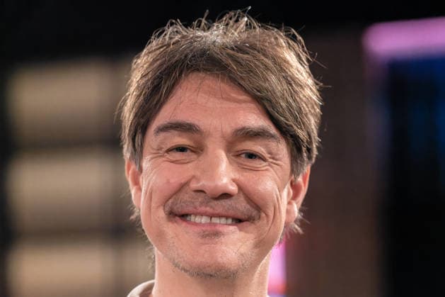 Kölner Treff am 05. Dezember 2025. Im Bild der Comedian, Stimmenimitator, Parodist, Schauspieler und Sänger Matze Knop. Susan Link und Micky Beisenherz befragten ihre Gäste auf ihre eigene Art mit spannenden Ergebnissen. Köln Nordrhein-Westfalen Deutschland