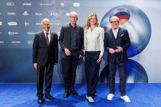 04.12.2025. Düsseldorf. Tag 1 am Rande der Verleihung 18. Deutscher Nachhaltigkeitspreis im Maritim Hotel. Hier (l-r): Prof. Dr. Mojib Latif, Prof. Dr. Johan Rockström, Prof. Dr. Maja Göpel und Stefan Schulze-Hausmann Düsseldorf Maritim Hotel Nordrhein-Westfalen Deutschland