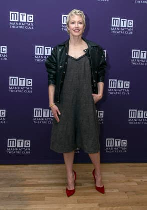 December 4, 2025, New York, Ny, United States: Carrie Coon attends the press event of the new production Bug . Held at Manhattan Theatre Club Studios in New York. Zuma Press December 4, 2025. New York United States - ZUMAp281 20251204_zea_p281_008 Copyright: xPhotoxImagexPressx