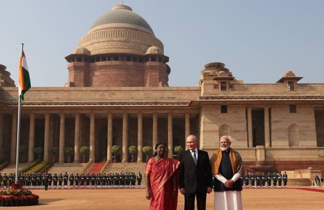 India Russia 9064832 05.12.2025 Indian President Droupadi Murmu, Russian President Vladimir Putin and Indian Prime Minister Narendra Modi attend an official welcoming ceremony at Rashtrapati Bhavan presidential palace in New Delhi, India. Konstantin Zavrazhin Sputnik New Delhi India  Copyright: xKonstantinxZavrazhinx