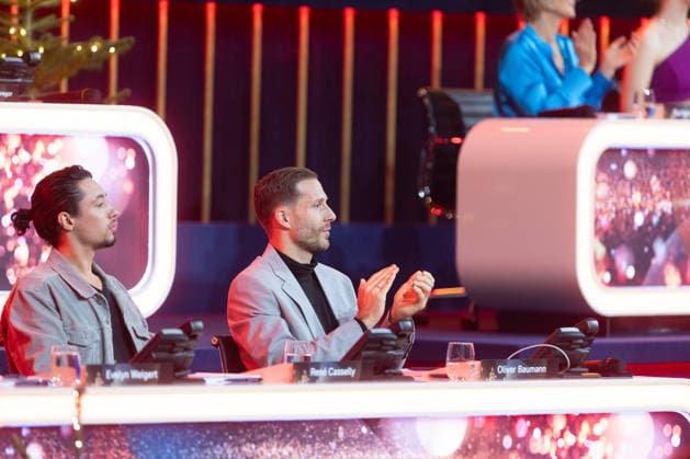 Offenburg Fussball Nationaltorwart Oliver Baumann am Spendentelefon bei der Giovanni Zarrella Spenden-Show am 05.12.2025 in Offenburg Fussball Nationaltorwart Oliver Baumann am Spendentelefon bei der Giovanni Zarrella Spenden-Show am 05.12.2025 in Offenburg Copyright: xEibner-Pressefoto GerhardxWingenx EP_GWR
