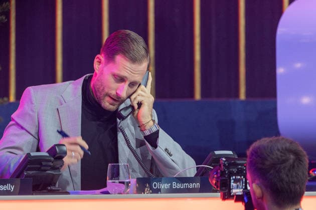 Offenburg Fussball Nationaltorwart Oliver Baumann am Spendentelefon bei der Giovanni Zarrella Spenden-Show am 05.12.2025 in Offenburg Fussball Nationaltorwart Oliver Baumann am Spendentelefon bei der Giovanni Zarrella Spenden-Show am 05.12.2025 in Offenburg Copyright: xEibner-Pressefoto GerhardxWingenx EP_GWR
