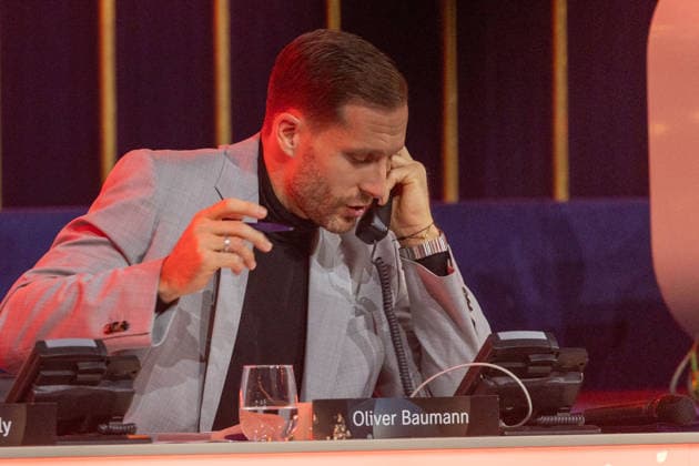 Offenburg Fussball Nationaltorwart Oliver Baumann am Spendentelefon bei der Giovanni Zarrella Spenden-Show am 05.12.2025 in Offenburg Fussball Nationaltorwart Oliver Baumann am Spendentelefon bei der Giovanni Zarrella Spenden-Show am 05.12.2025 in Offenburg Copyright: xEibner-Pressefoto GerhardxWingenx EP_GWR