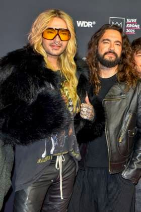 ABBbielefeld: Tokio Hotel, Bill Kaulitz ,Tom Kaulitz zu Gast auf dem roten Teppich bei der Verleihung des WDR Musikpreis 1 Live Krone im Lokschuppen Bielefeld am 04.12.2025 NRW Deutschland