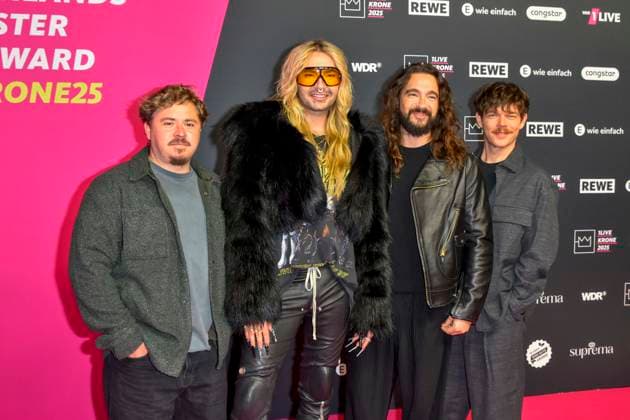 ABBbielefeld: Tokio Hotel, Bill Kaulitz ,Tom Kaulitz, Georg Listing, Gustav Schaefer zu Gast auf dem roten Teppich bei der Verleihung des WDR Musikpreis 1 Live Krone im Lokschuppen Bielefeld am 04.12.2025 NRW Deutschland