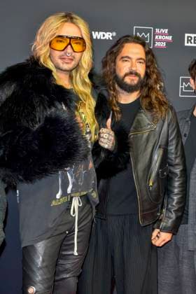 ABBbielefeld: Tokio Hotel, Bill Kaulitz ,Tom Kaulitz zu Gast auf dem roten Teppich bei der Verleihung des WDR Musikpreis 1 Live Krone im Lokschuppen Bielefeld am 04.12.2025 NRW Deutschland